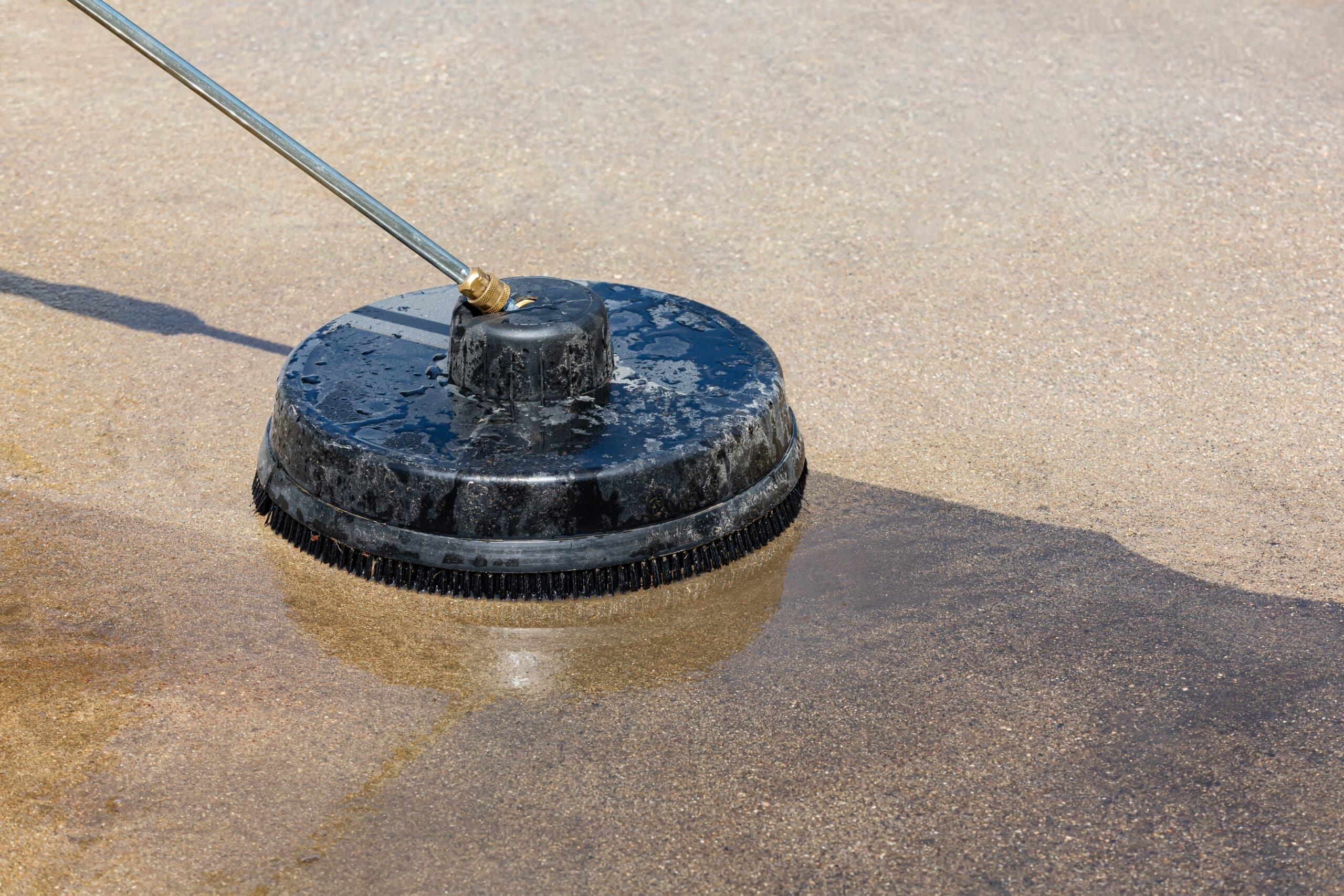 Pressure,Washing,And,Cleaning,Dirty,Concrete,Driveway.,Home,Cleaning,,Maintenance